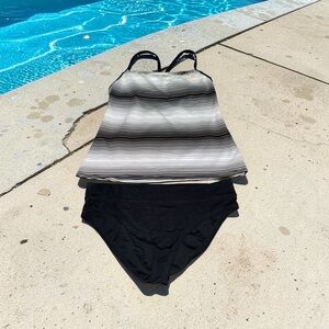 Women’s Nike Swimsuit Tankini Set (XL)